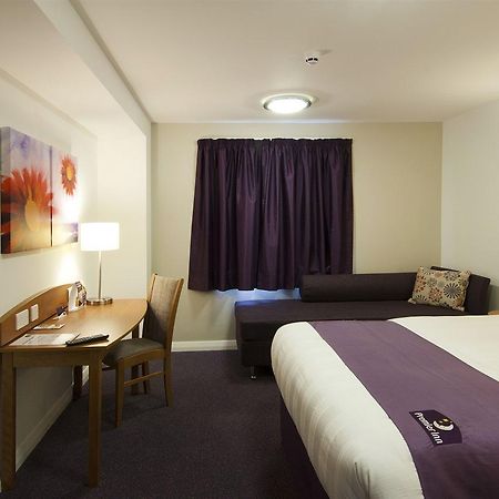 Premier Inn Μπίσεστερ Εξωτερικό φωτογραφία