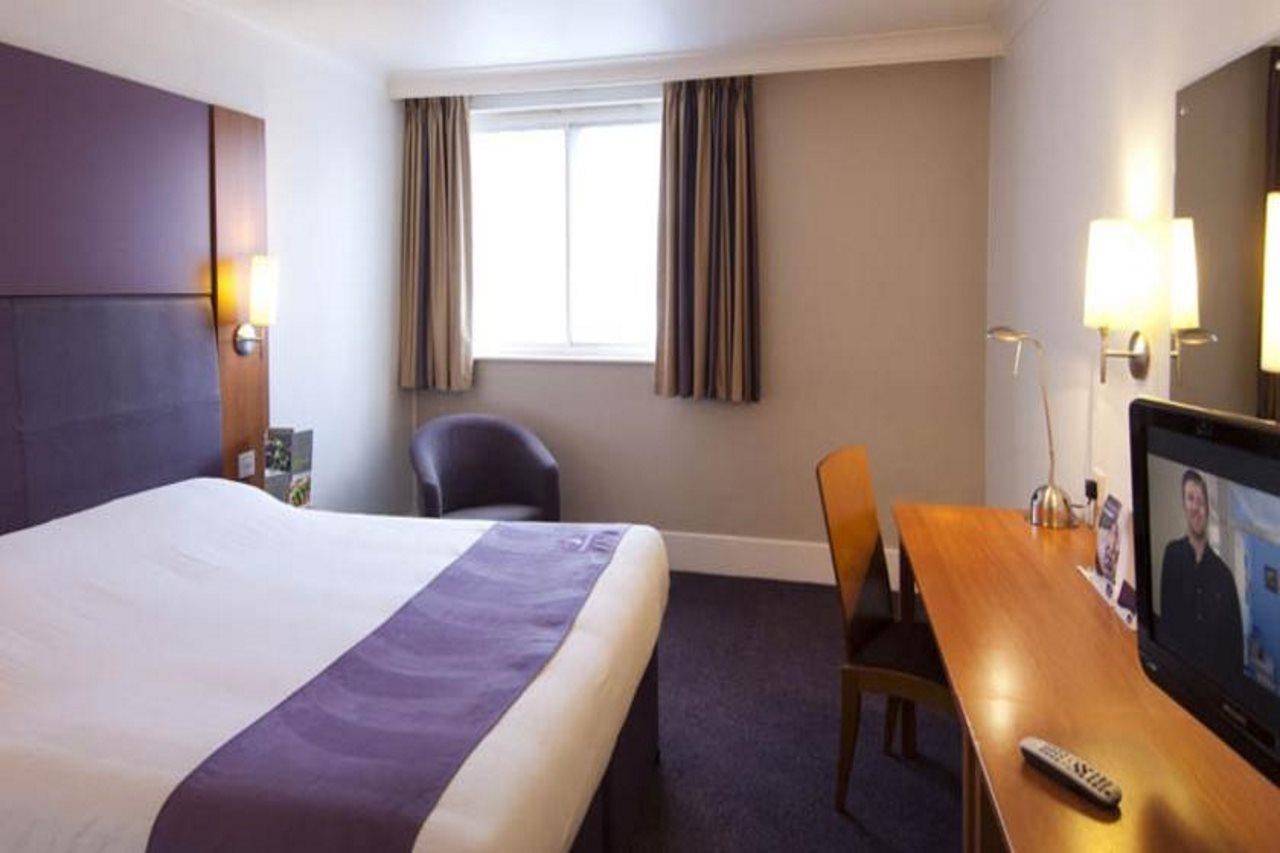Premier Inn Μπίσεστερ Εξωτερικό φωτογραφία