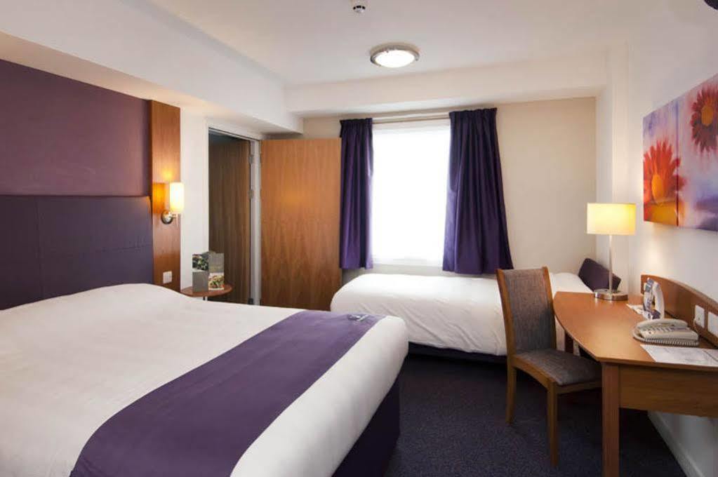 Premier Inn Μπίσεστερ Εξωτερικό φωτογραφία