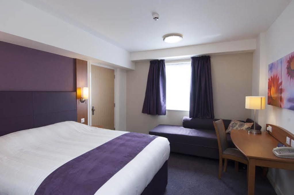 Premier Inn Μπίσεστερ Εξωτερικό φωτογραφία