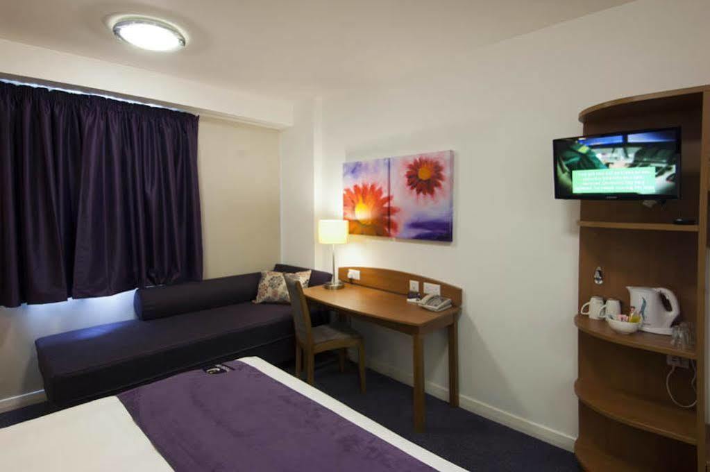 Premier Inn Μπίσεστερ Εξωτερικό φωτογραφία