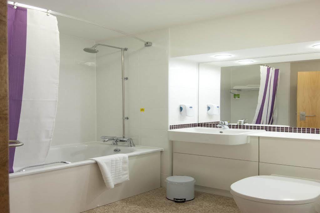 Premier Inn Μπίσεστερ Εξωτερικό φωτογραφία