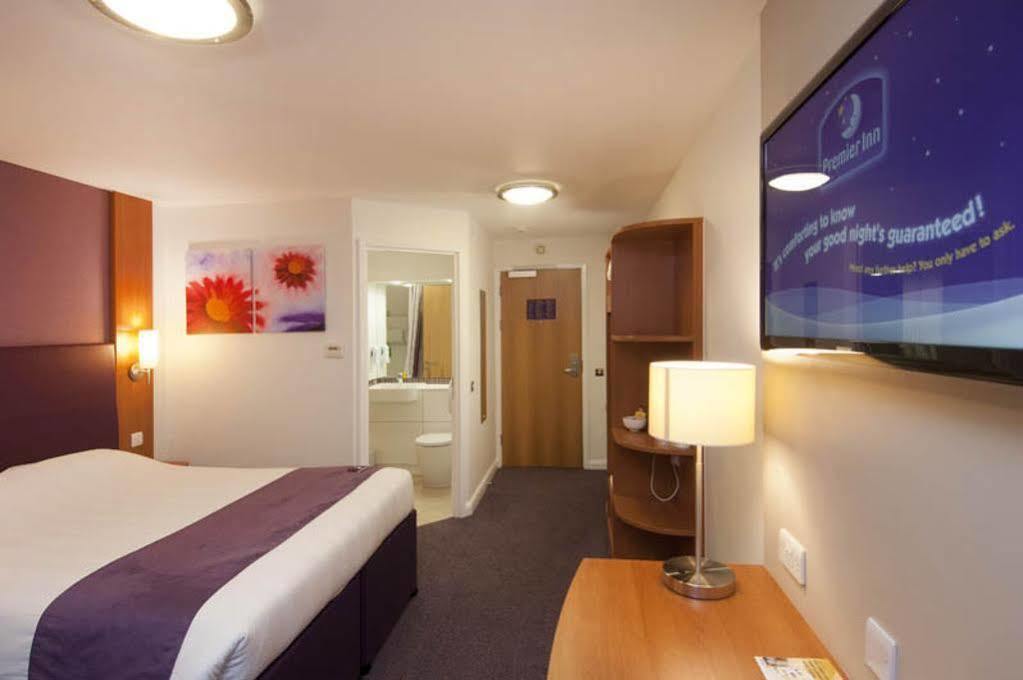 Premier Inn Μπίσεστερ Εξωτερικό φωτογραφία
