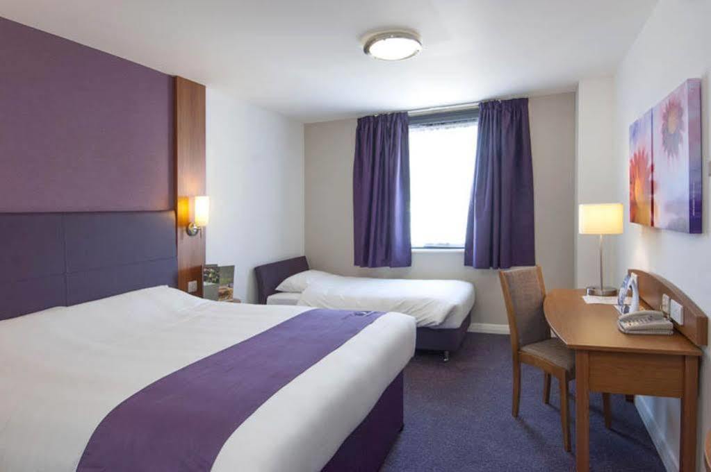Premier Inn Μπίσεστερ Εξωτερικό φωτογραφία