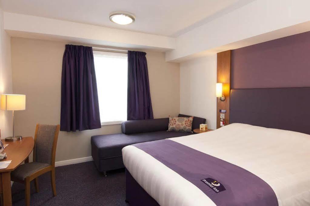 Premier Inn Μπίσεστερ Εξωτερικό φωτογραφία