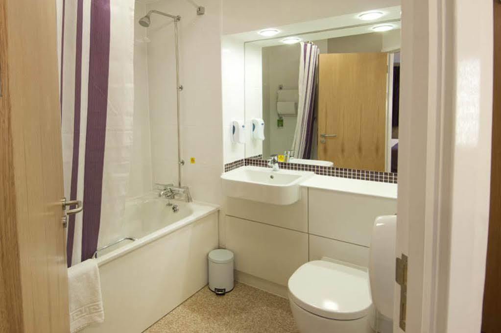 Premier Inn Μπίσεστερ Εξωτερικό φωτογραφία