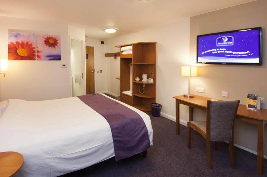 Premier Inn Μπίσεστερ Εξωτερικό φωτογραφία
